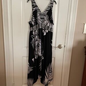 Style & Co. Monochrome Leaf Pattern Top